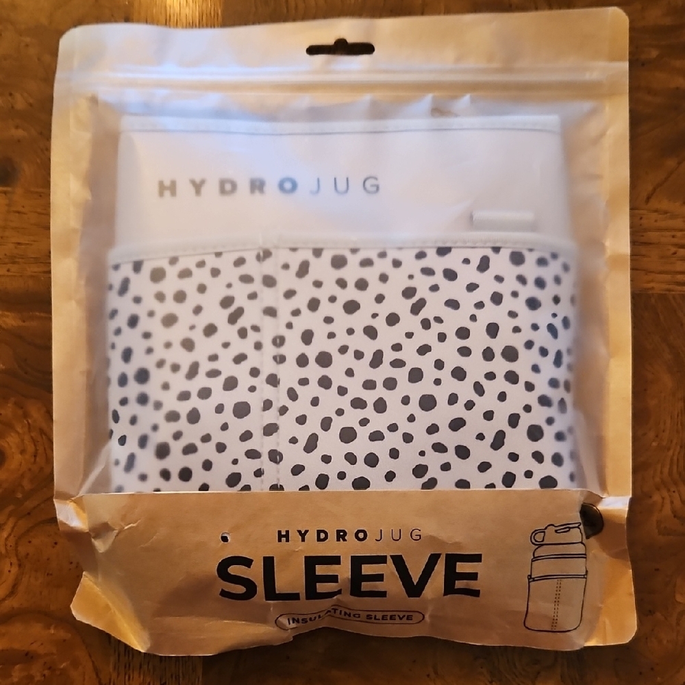 HydroJug Insulating Sleeve with Black and White Pattern